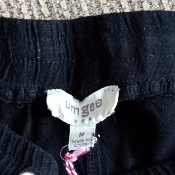 Umgee medium animal print front, solid black cheeky shorts with fringed hem. NWT - Picture 4 of 7